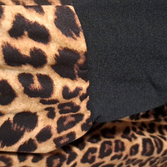 ♥️New boutique boat neck animal print top - Picture 7 of 9